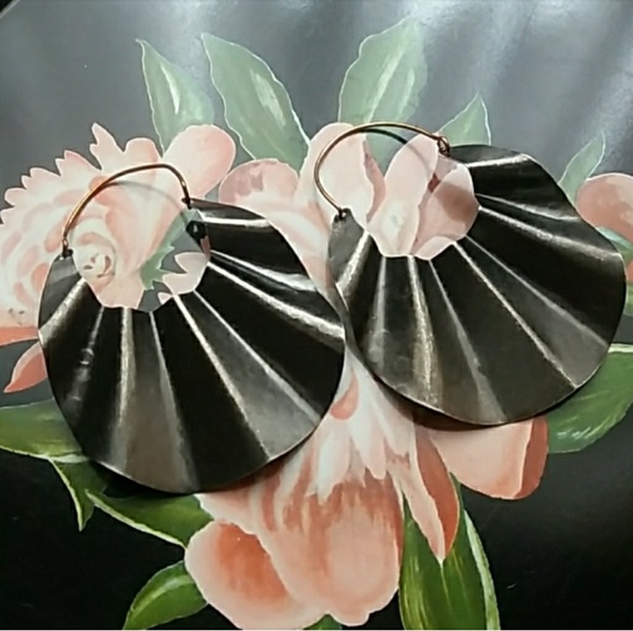 Anthropologie Jewelry - Anthropologie brassy Earrings